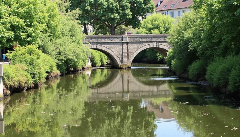 À la découverte de la Petite Venise Verte du Puy-de-Dôme : un village charmant aux canaux enchanteurs