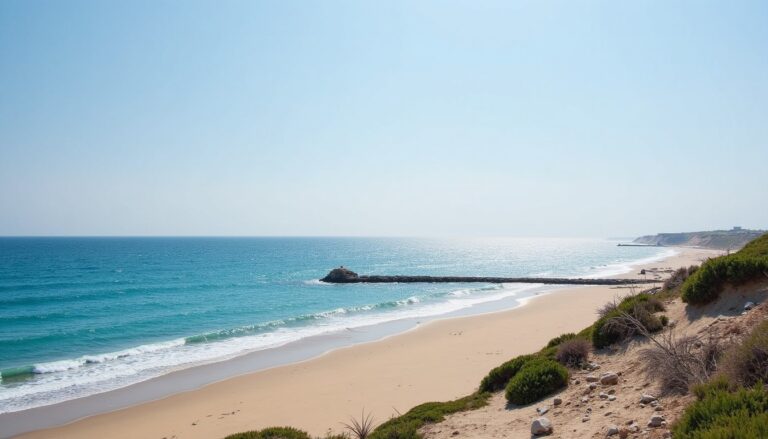 Halikounas à Corfou : une plage sauvage entre lagune paisible et mer scintillante